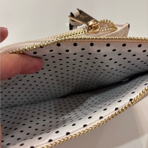 Vanessa Williams Lush Collection Cream Clutch/Wristlet Bag NWT $80 - Picture 2 of 4